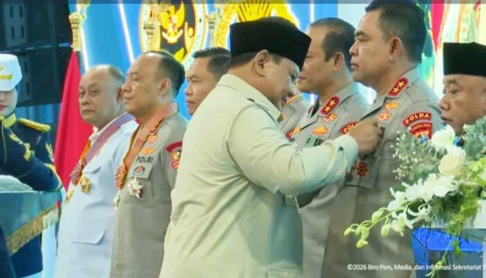 Presiden Prabowo Anugerahkan Satyalancana Wira Karya kepada Kapolda Sumut