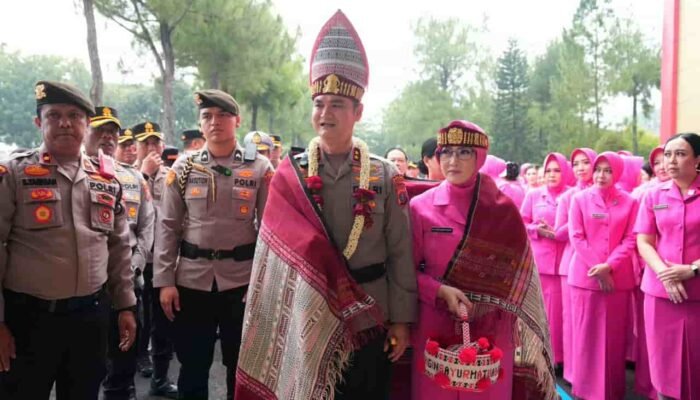 Irjen Pol Sonny Irawan Resmi Pimpin Polda Sumut, Disambut Ulos dan Tarian Tradisional